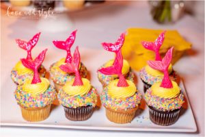 Cupcakes with mermaid tales