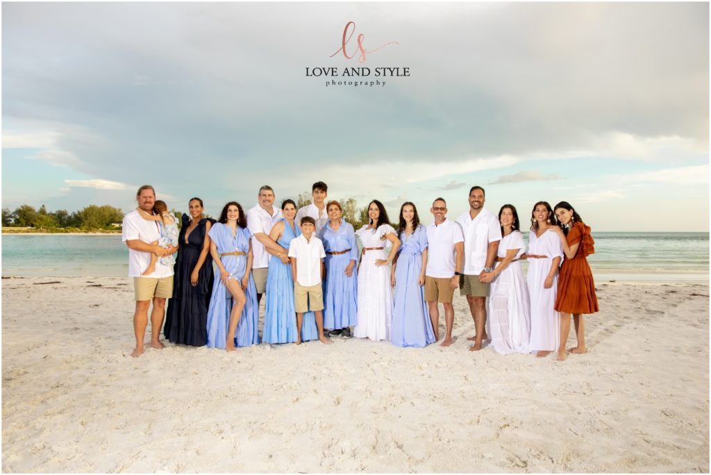 Anna Maria Island Family Photos with a large family of 16